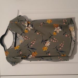Old Navy short sleeve blouse. Size large. Green floral.